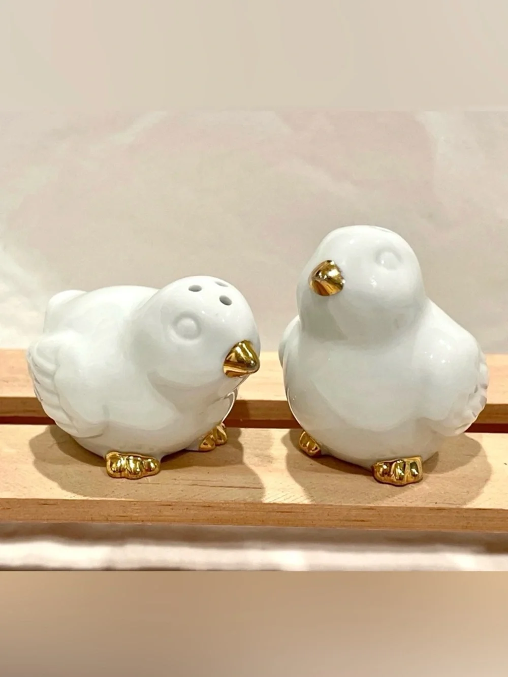 Adorable Target White Chicks Salt & Pepper Shakers w Gold Accents | EUC